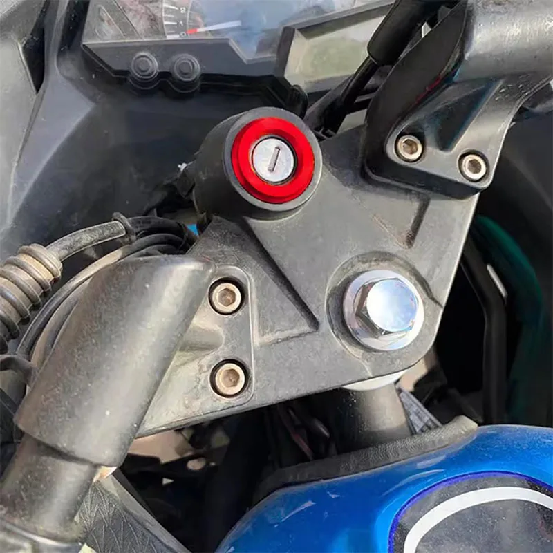 ロゴ入り「CB」イグニッションスイッチカバー、キーリング、C - Spark Plug のレビューと価格